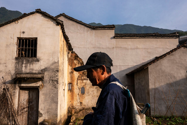 两会建言：建议给全国农民宅基地颁发产权证